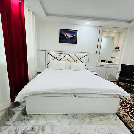 Alibaba'S Indiana Homestay